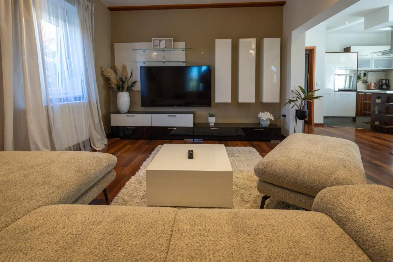 Lumaja Luxury Apartman Биоград на Мору Екстериор снимка